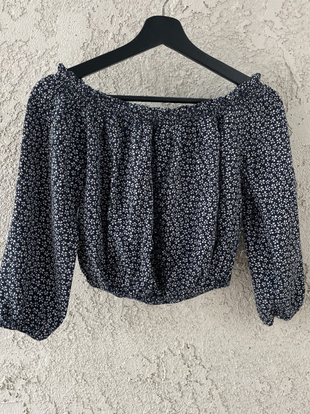 Brandy Melville Off-Shoulder Floral Crop Top Navy Blue White One Size